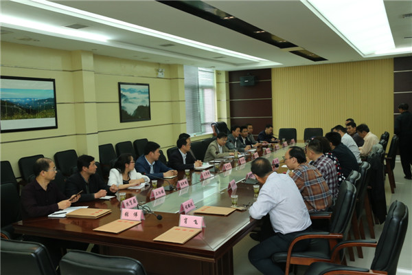 6.平利县领导及县委组织部、县扶贫局及各乡镇负责同志与交大驻村工作队对接工作.JPG 6.平利县领导及县委组织部、县扶贫局及各乡镇负责同志与交大驻村工作队对接工作.JPG