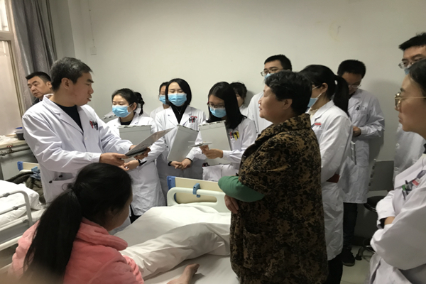 主任查房-2.jpg