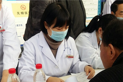 义诊医师葛蘅副主任医师.jpg 义诊医师葛蘅副主任医师.jpg