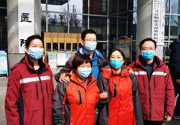 重症驰援人员_副本.jpg 重症驰援人员_副本.jpg