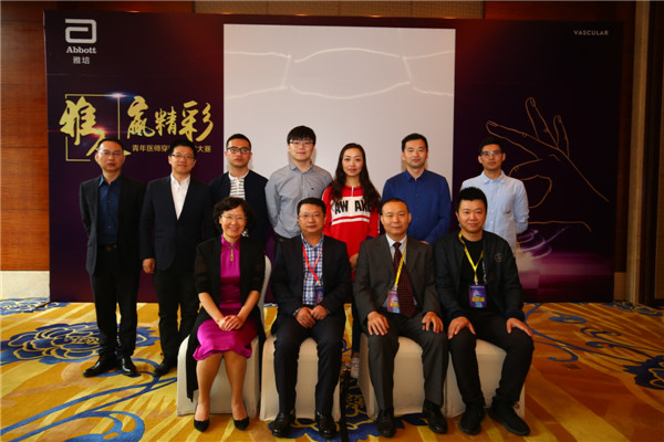 C:\Documents and Settings\Administrator\桌面\神内参加西部介入会报道\神内参加西部介入会报道\4.青年医师穿刺点管理大赛评委与选手合影.jpg